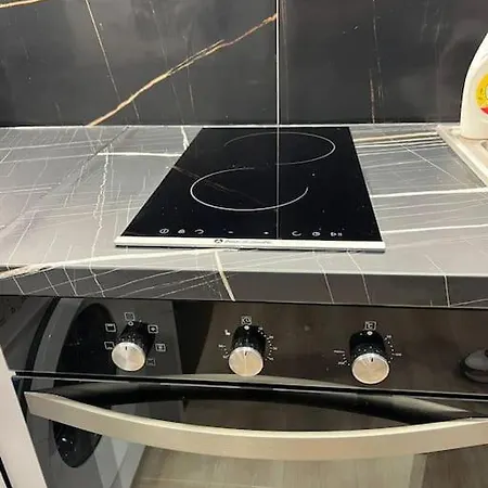 Spacious Ish-blloku Area Apartmán Tirana